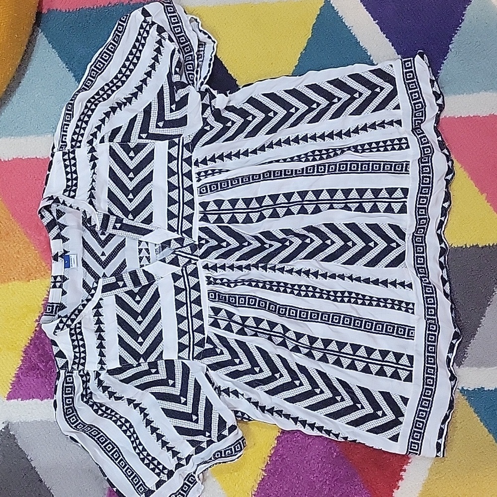 Old Navy shirt/ top size Large black and white